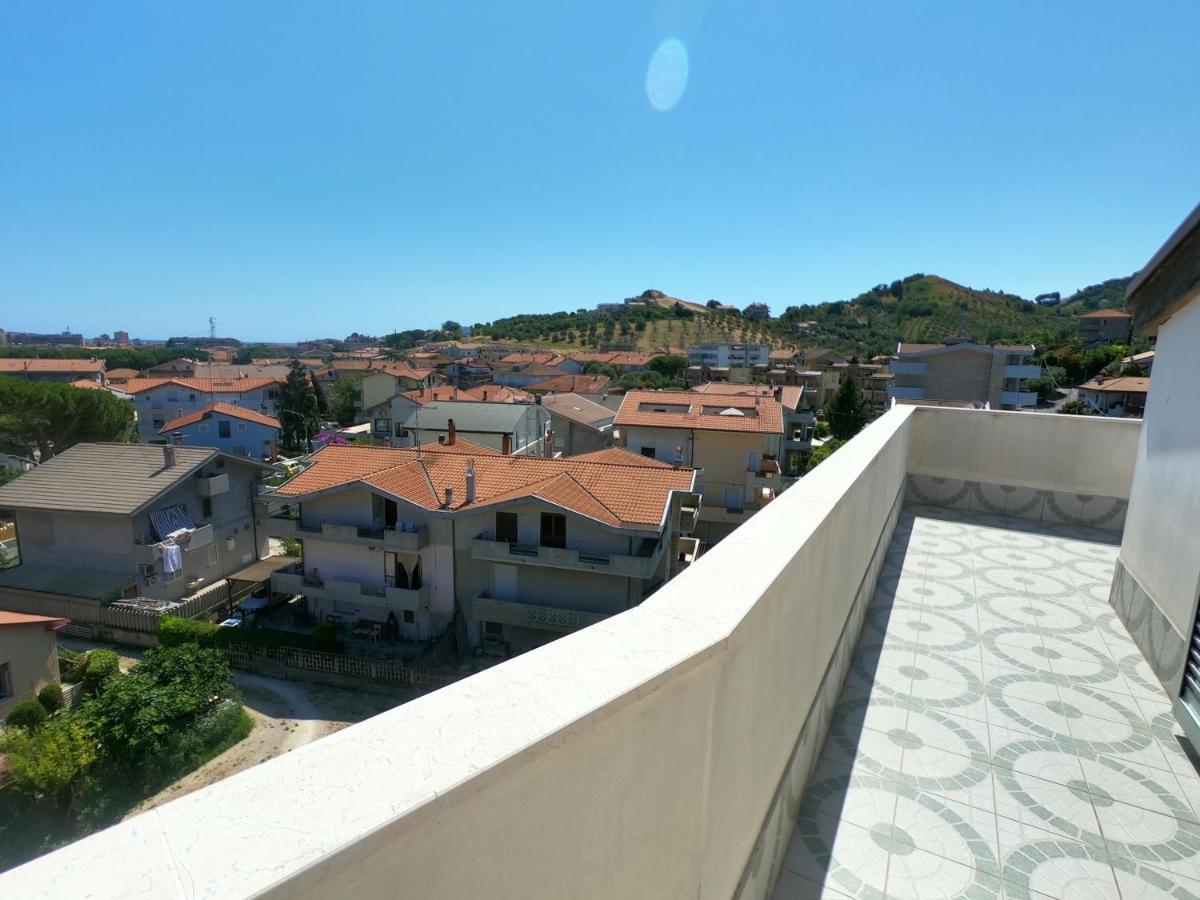Ferienwohnung Attico Petfriendly Con Terrazzo, Via Del Borgo Montesilvano Marina Exterior foto