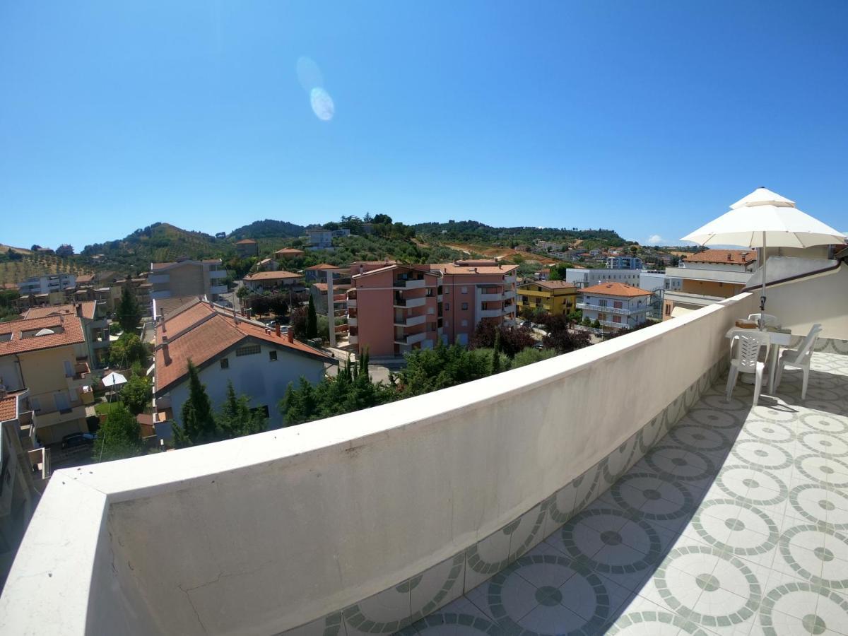 Ferienwohnung Attico Petfriendly Con Terrazzo, Via Del Borgo Montesilvano Marina Exterior foto