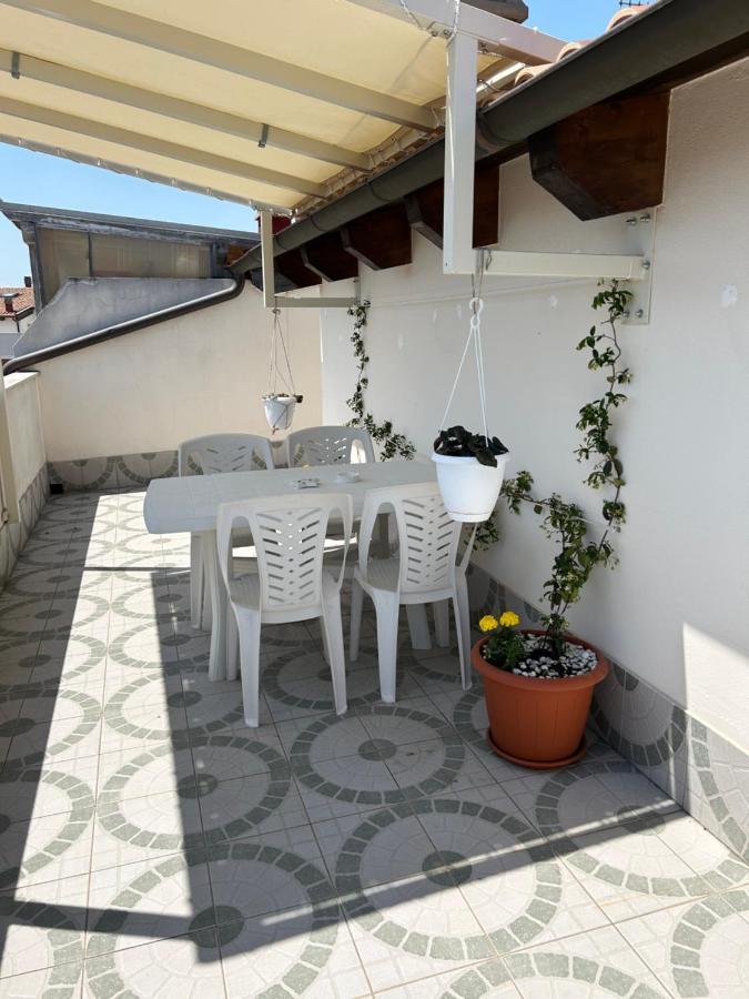 Ferienwohnung Attico Petfriendly Con Terrazzo, Via Del Borgo Montesilvano Marina Exterior foto